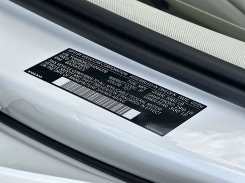 Certified 2025 Volvo XC60 T8 Plus w/ Protection Package Premier image 29