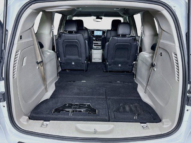 Used 2021 Chrysler Pacifica Touring-L FWD image 25
