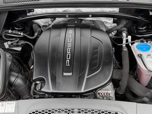 Used 2017 Porsche Macan AWD/4WD image 30