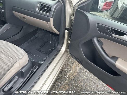 Used 2018 Chevrolet Suburban Premier image 10