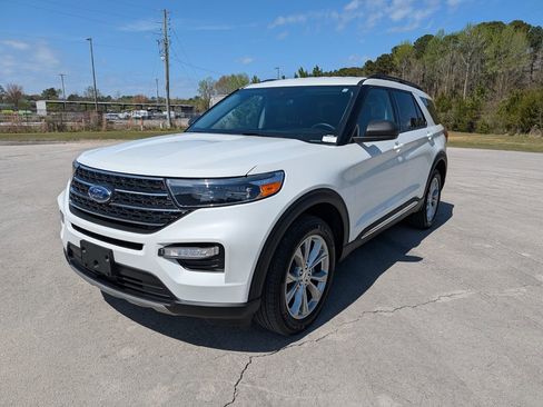 Certified 2023 Ford Explorer XLT w/ Equipment Group 202A AWD/4WD image 5