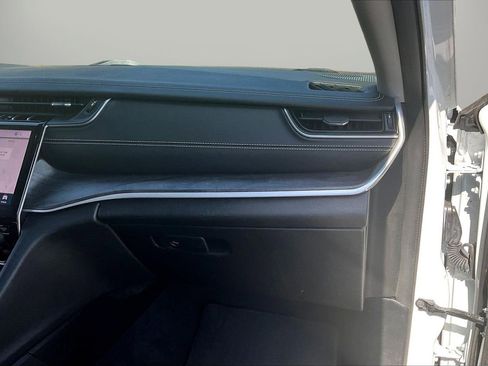 Certified 2023 Jeep Grand Cherokee L Limited image 22