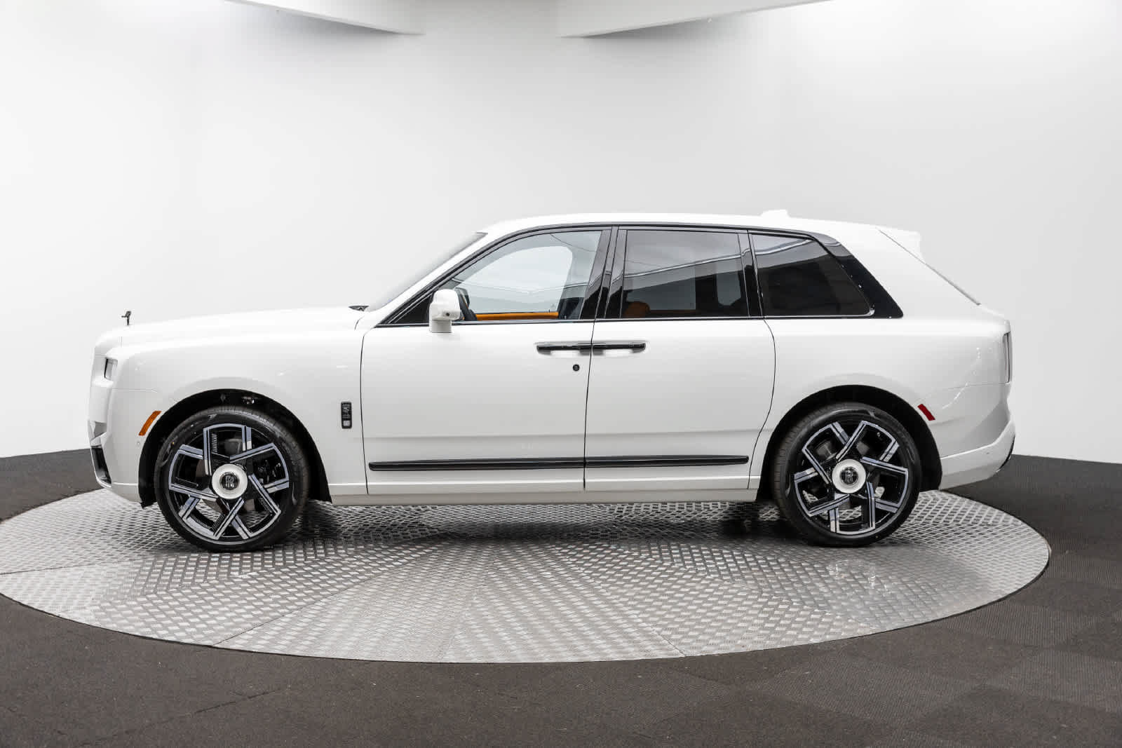 New 2027 Rolls-Royce Cullinan Black Badge AWD/4WD image 3
