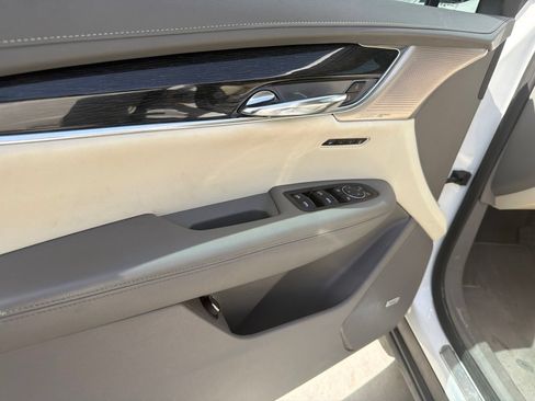 Used 2020 Cadillac XT6 Premium Luxury FWD image 18