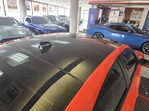 Used 2017 Dodge Charger R/T w/ Plus Group image 32