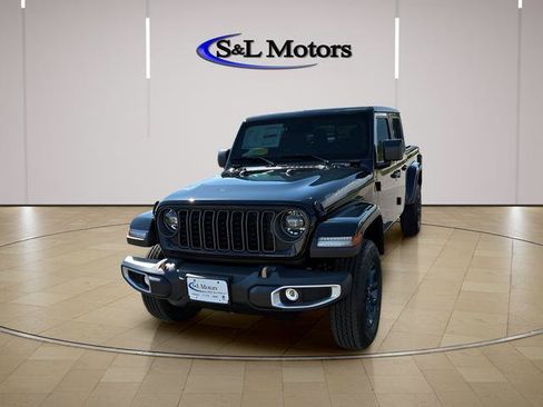 New 2026 Jeep Gladiator Sport AWD/4WD image 2
