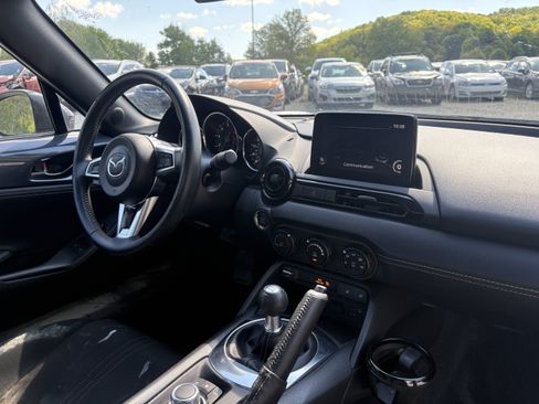 Used 2020 MAZDA MX-5 Miata RF Club RWD image 5