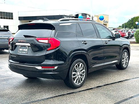 Used 2022 GMC Terrain Denali w/ Denali Premium Package AWD/4WD image 8