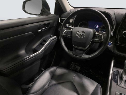 Used 2022 Toyota Highlander XLE AWD/4WD image 27