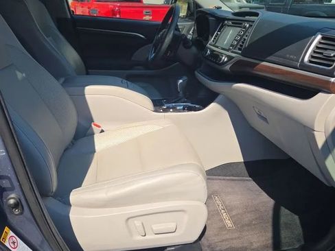 Used 2015 Toyota Highlander Limited Platinum AWD/4WD image 6
