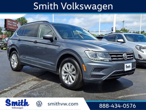 Used 2018 Volkswagen Tiguan SE AWD/4WD image 1