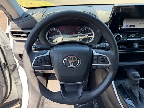 Used 2023 Toyota Highlander L AWD/4WD image 19