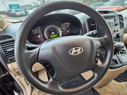 Used 2007 Hyundai Entourage GLS image 12