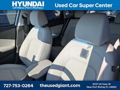 Used 2022 Hyundai Kona Limited FWD image 3
