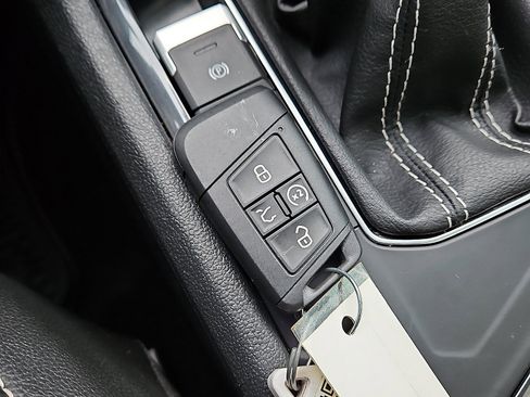 Certified 2023 Volkswagen Tiguan SE w/ Panoramic Sunroof Package image 20