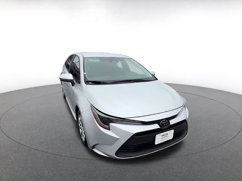 Used 2025 Toyota Corolla LE image 3