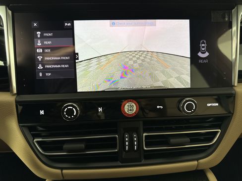 Certified 2025 Porsche Macan image 20