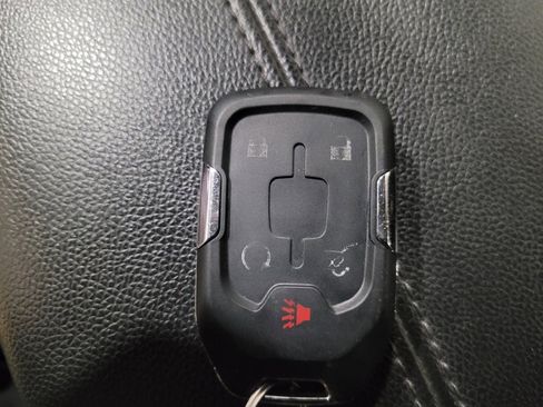 Used 2020 GMC Terrain SLE FWD image 32