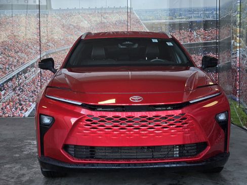 Used 2025 Toyota Crown Signia image 3