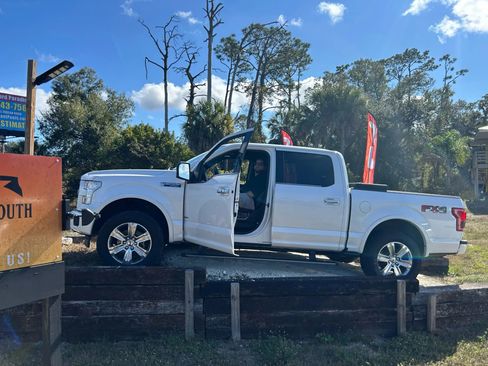 Used 2017 Ford F150 Platinum w/ Equipment Group 701A Luxury image 18