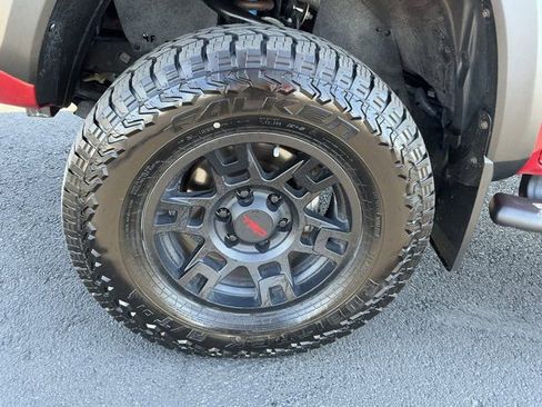 Used 2022 Toyota Tacoma TRD Off-Road w/ Technology Package image 12