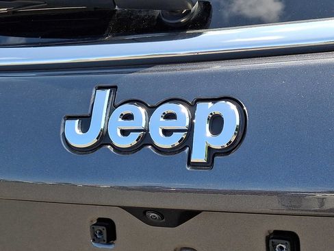 Used 2022 Jeep Compass Latitude AWD/4WD image 31