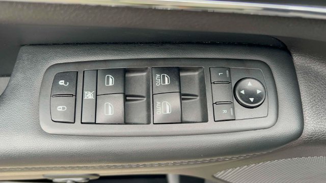 Used 2021 Jeep Grand Cherokee Limited AWD/4WD image 22
