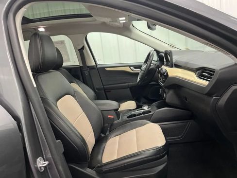 Used 2022 Ford Escape Titanium w/ Titanium Elite Package AWD/4WD image 11