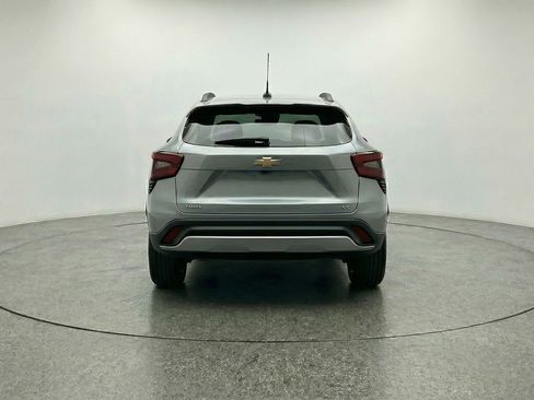 Used 2025 Chevrolet Trax LT image 7