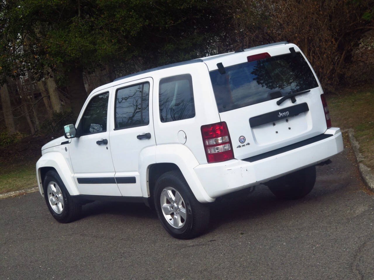 Used 2011 Jeep Liberty Sport AWD/4WD image 21