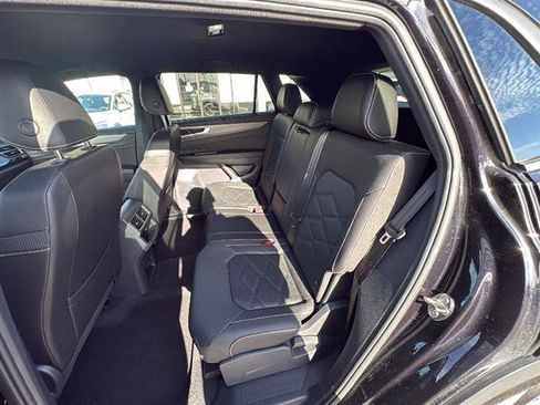 Certified 2025 Volkswagen Atlas Cross Sport SE FWD image 16