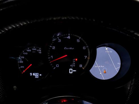 Used 2017 Porsche Macan Turbo image 23