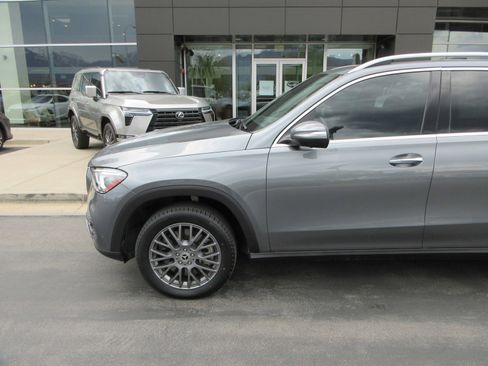 Used 2021 Mercedes-Benz GLE 450 4MATIC image 2