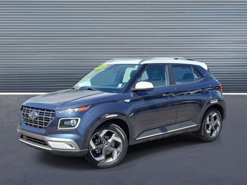 Used 2020 Hyundai Venue FWD image 1