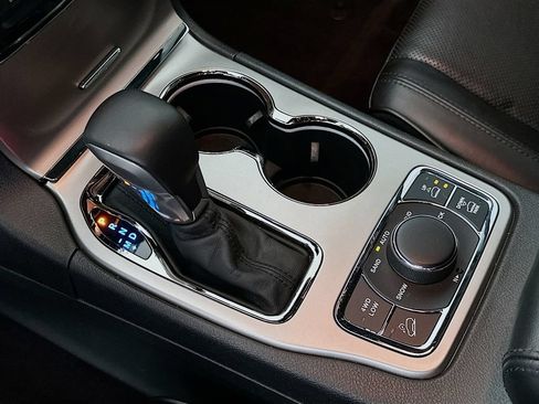 Used 2019 Jeep Grand Cherokee High Altitude AWD/4WD image 17