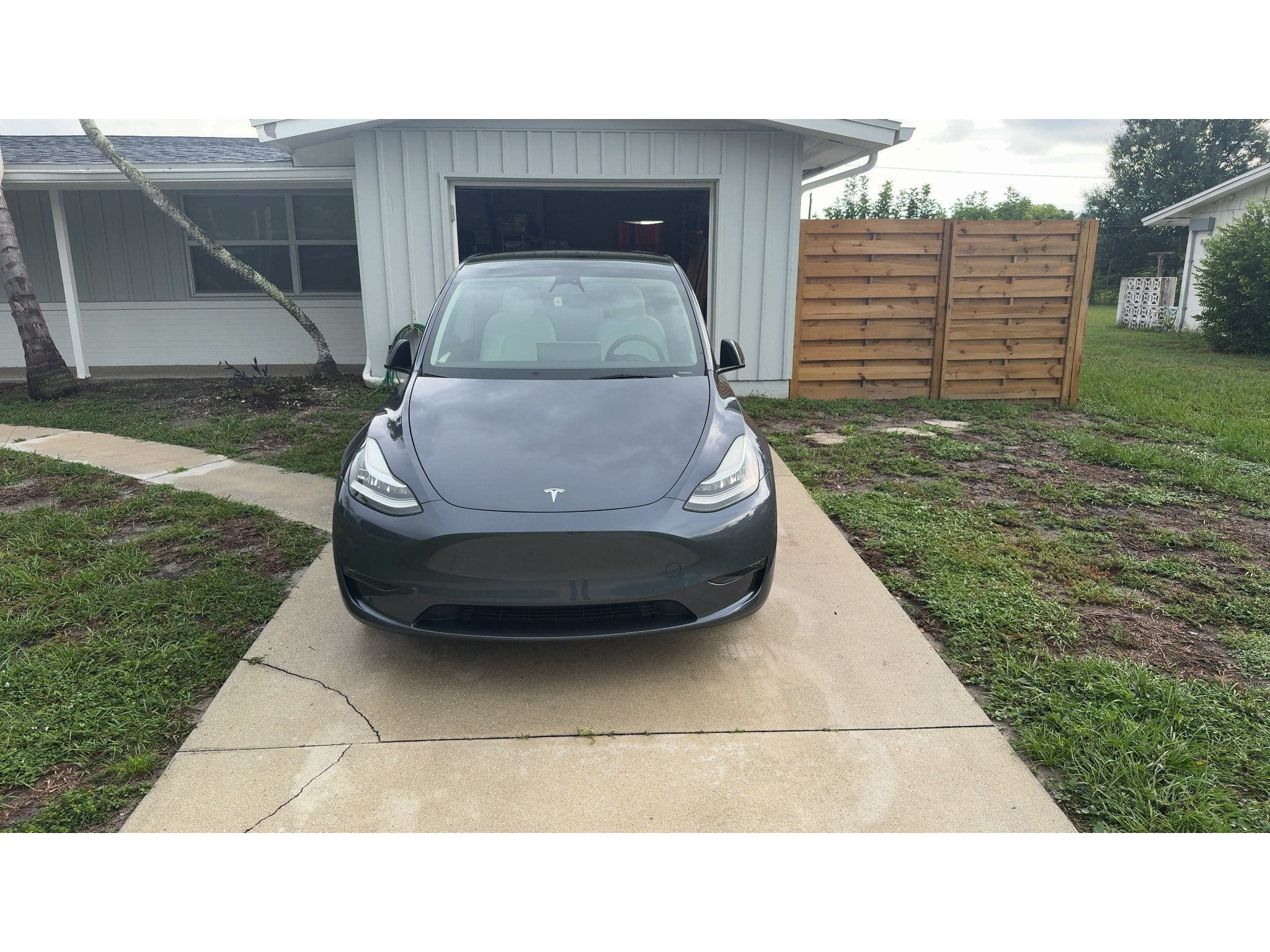 Used 2023 Tesla Model Y Long Range AWD/4WD image 2