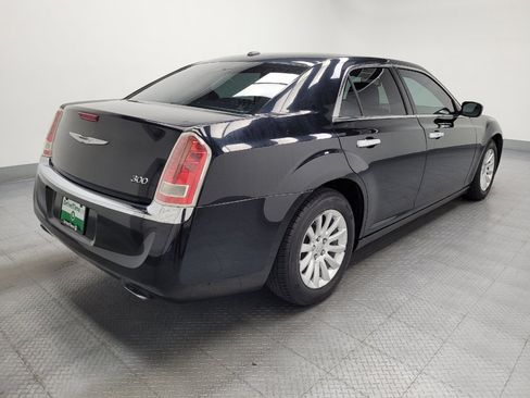 Used 2014 Chrysler 300 RWD image 9