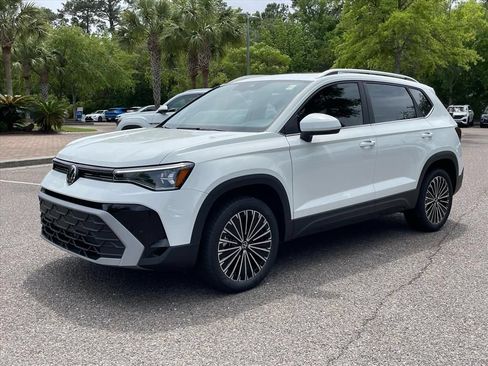 New 2026 Volkswagen Taos SE FWD image 24