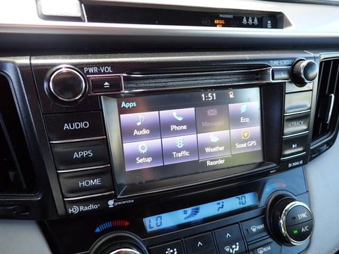 Used 2017 Toyota RAV4 XLE FWD image 22