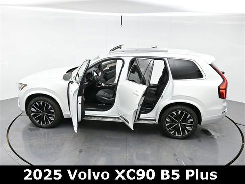 Used 2025 Volvo XC90 B5 Plus w/ Protection Package Premier image 44