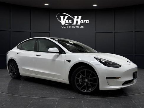 Used 2021 Tesla Model 3 Standard Range Plus image 37