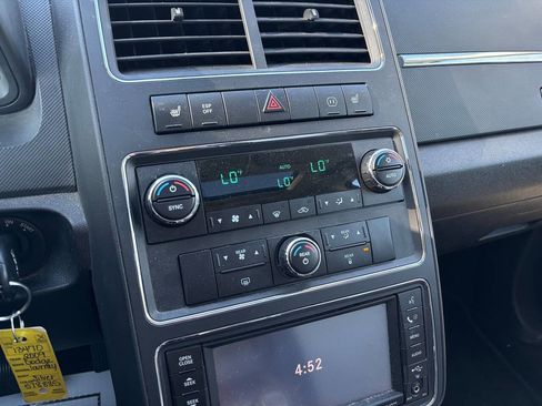 Used 2009 Dodge Journey R/T w/ Flexible Seating Group image 24