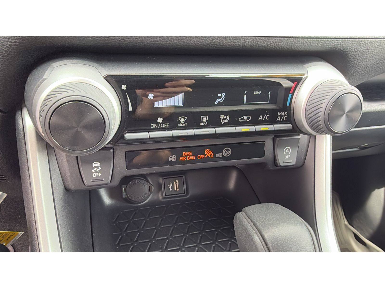 Certified 2025 Toyota RAV4 LE AWD/4WD image 24