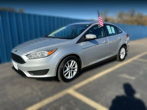 Used 2017 Ford Focus SE image 3