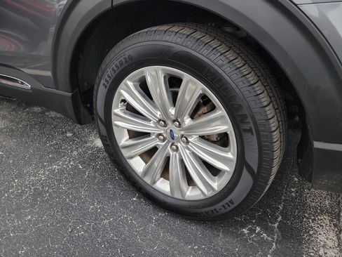 Used 2022 Ford Explorer Limited w/ Equipment Group 301A image 8