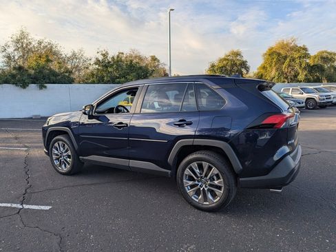 Used 2019 Toyota RAV4 XLE Premium image 4