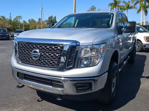 Used 2017 Nissan Titan SV image 8