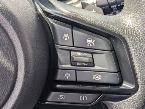 Used 2025 Subaru Crosstrek 2.0i Premium image 25