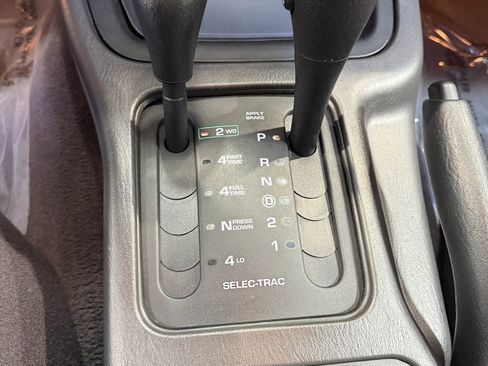 Used 2001 Jeep Grand Cherokee Laredo image 38