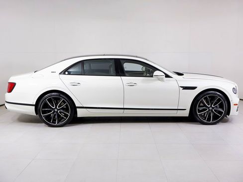 Used 2024 Bentley Flying Spur V8 image 59